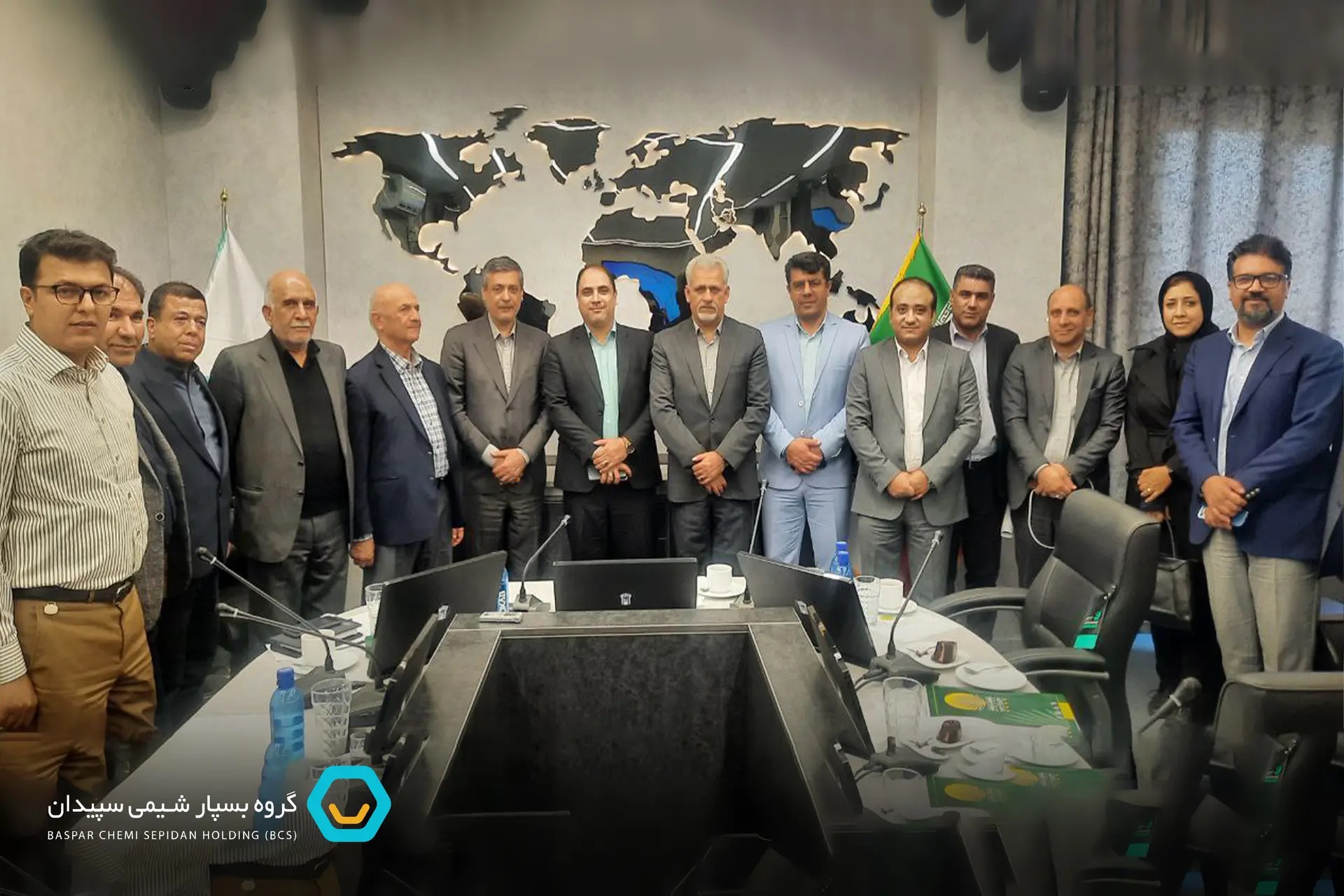 170_مدیر_عامل_گروه_بسپار_شیمی_سپیدان_در_جمع_مسوولان_و_کارآفرینان_استان_کرمان_20240608092841.jpg